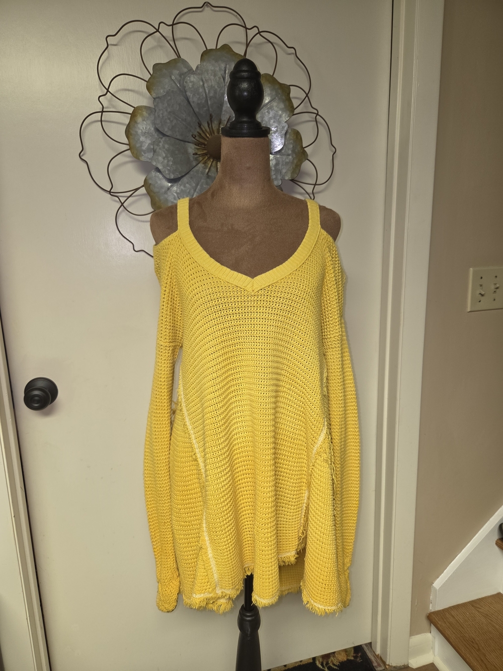 Free People Moonsine Sunny Yellow Cold-Shoulder Hi Lo V-Neck Sweater SzM
